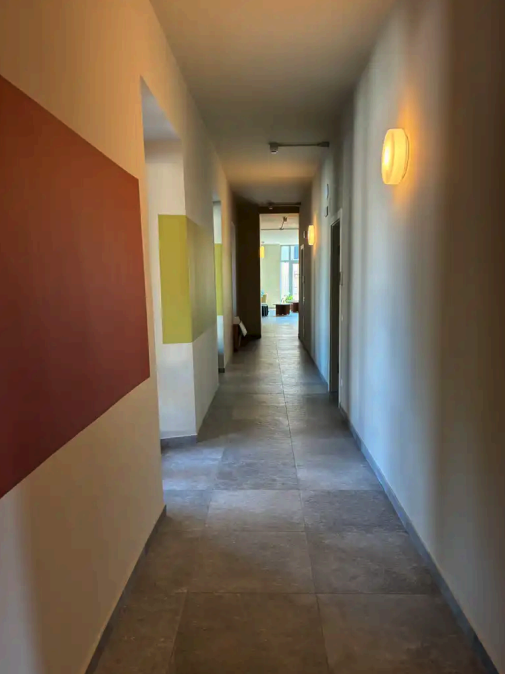 Spazi comuni ostello corridoio
