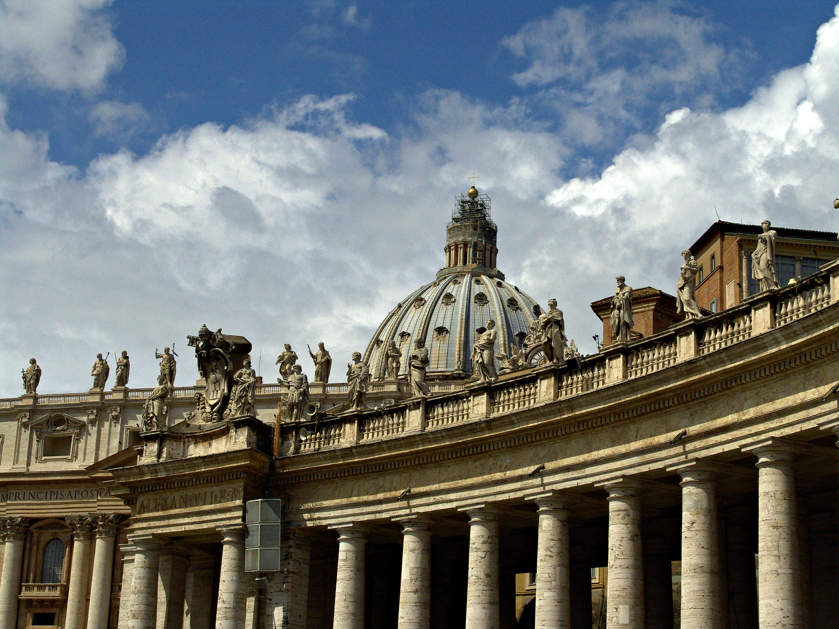 Foto dell'esterno della basilica di San Pietro a Roma