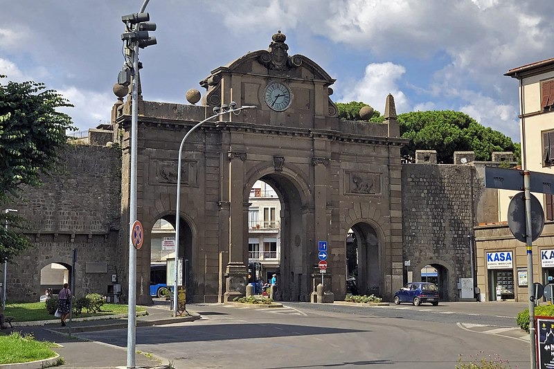 Grandi archi medievali d'ingresso alla città di Viterbo
